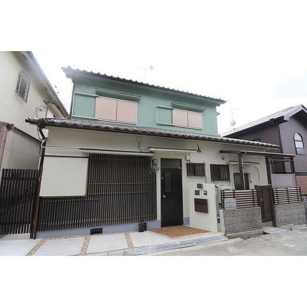 建物外観　電動シャッター付です