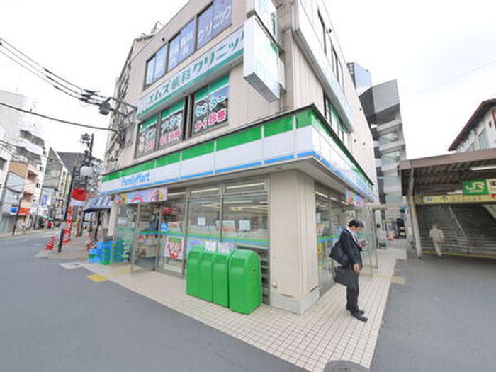 コンビニ　ファミリーマート 東中野駅東口店（コンビニ）まで301m