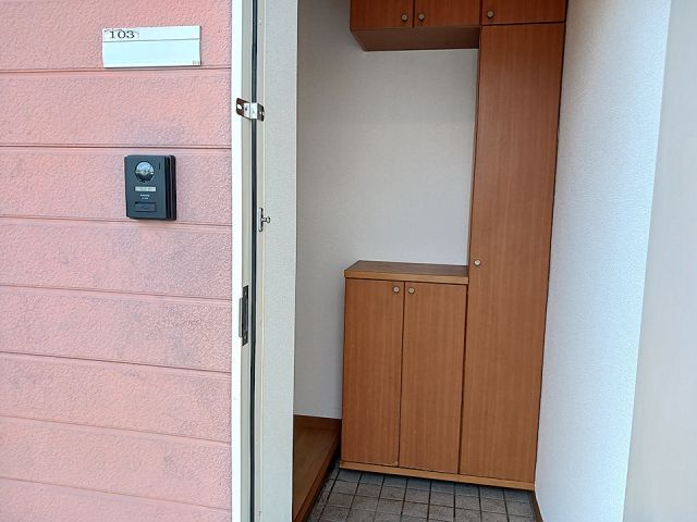 東武宇都宮線 壬生駅 徒歩2分 2階建 築28年の玄関写真