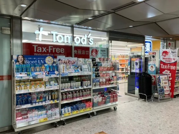ドラックストア　トモズ東京シティエアターミナル店（ドラッグストア）まで310m