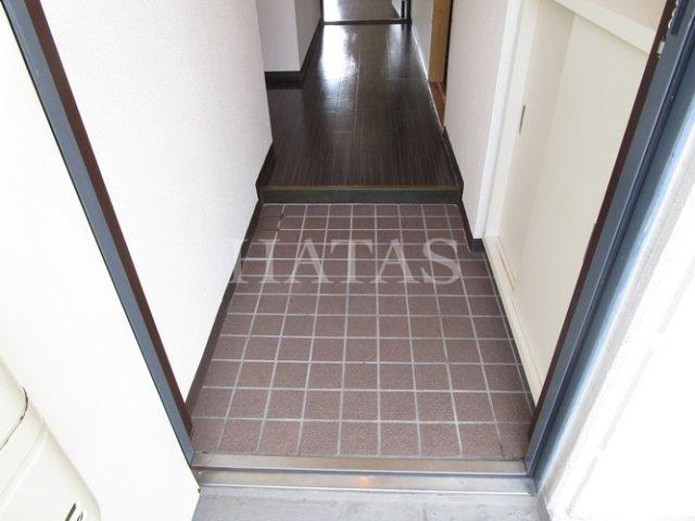 玄関　同物件別部屋です。