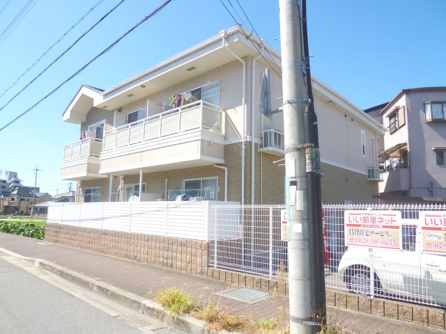 建物外観　TVモニター付きインターホンついてます♪