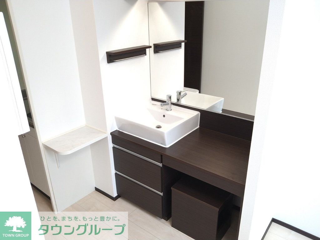 洗面設備　大型鏡・イス付き♪