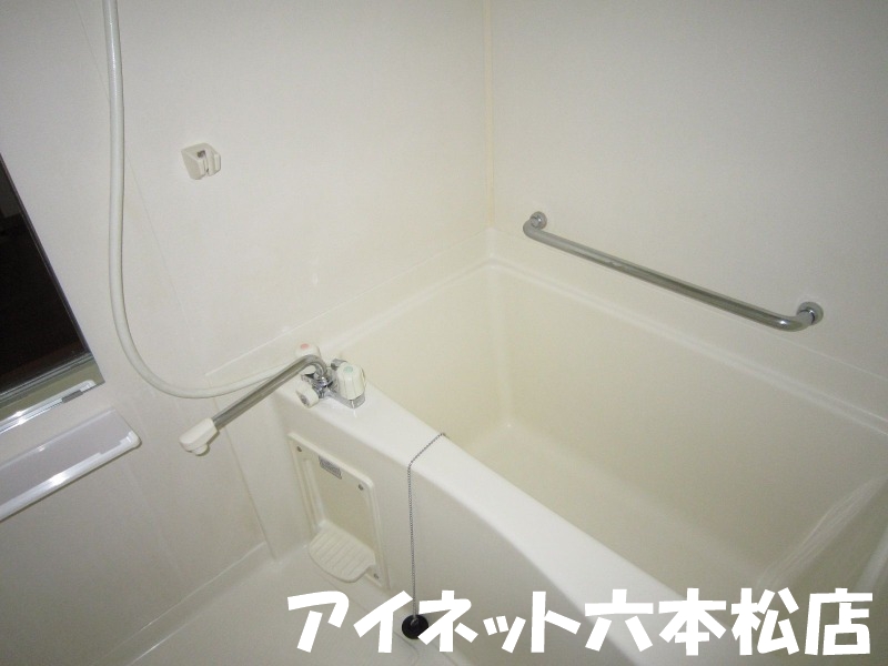 バス・シャワールーム　一日の疲れを癒しましょう。