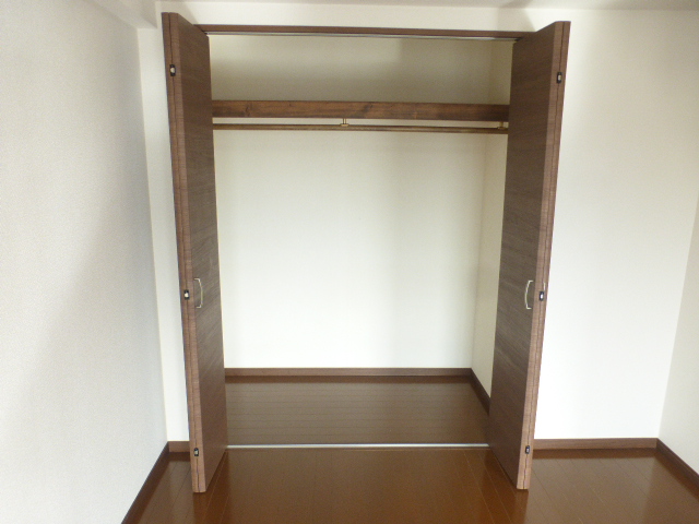 収納　収納3箇所設計　　（写真は洋室7.5帖内クローゼット）