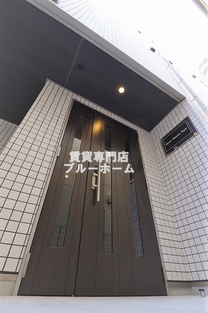 建物外観　軽量鉄骨造3階建ての築浅物件！