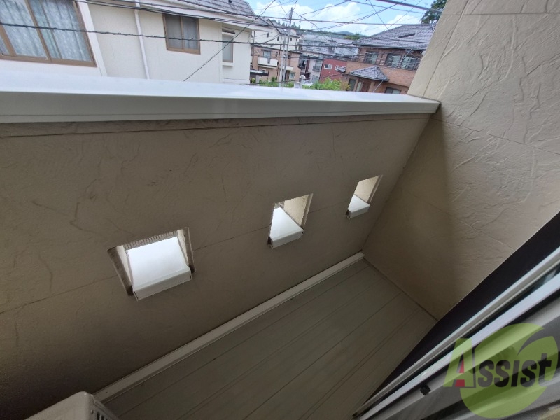 バルコニー　ベランダはよく日が当たり気持ちの良い空間です。