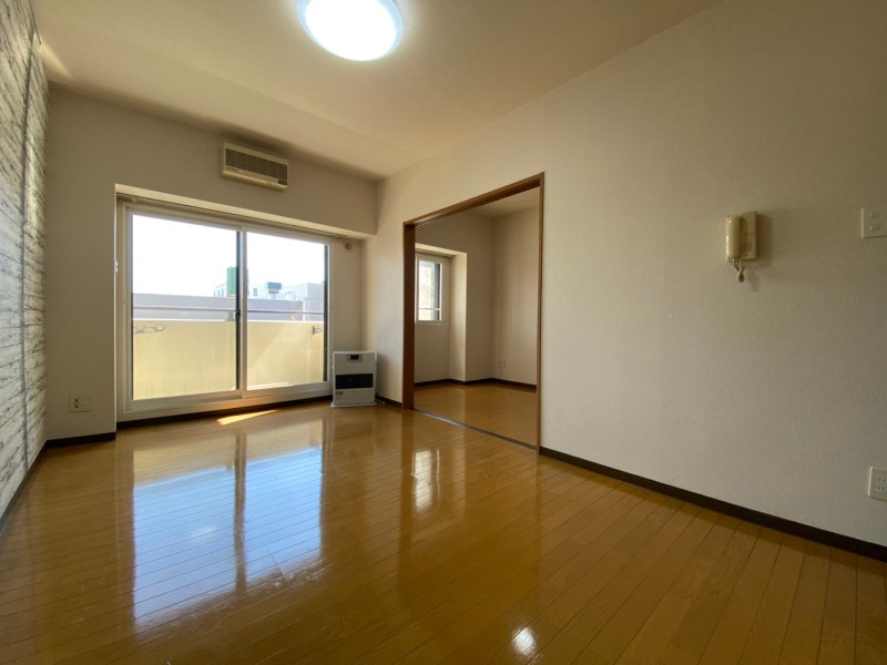 居室・リビング　広くてキレイなお部屋が広がっていて、充実した生活が送れそう。