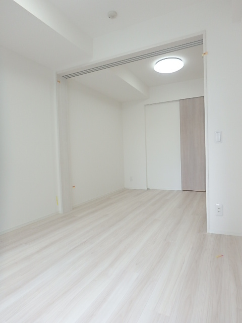 その他部屋・スペース　開放的な寝室です