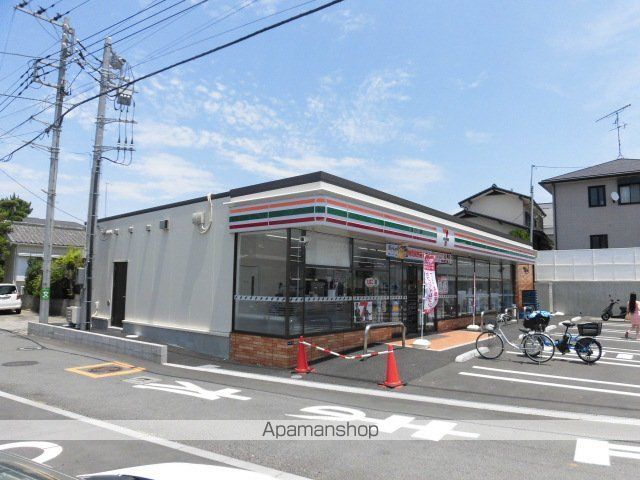 コンビニ　セブンイレブン（コンビニ）まで816m