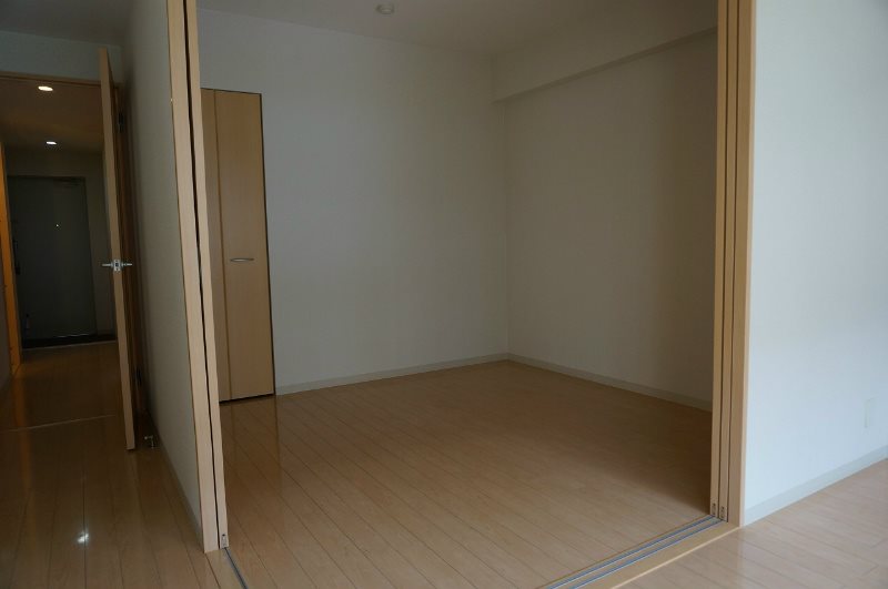 その他部屋・スペース　リビング併設の5帖の洋室