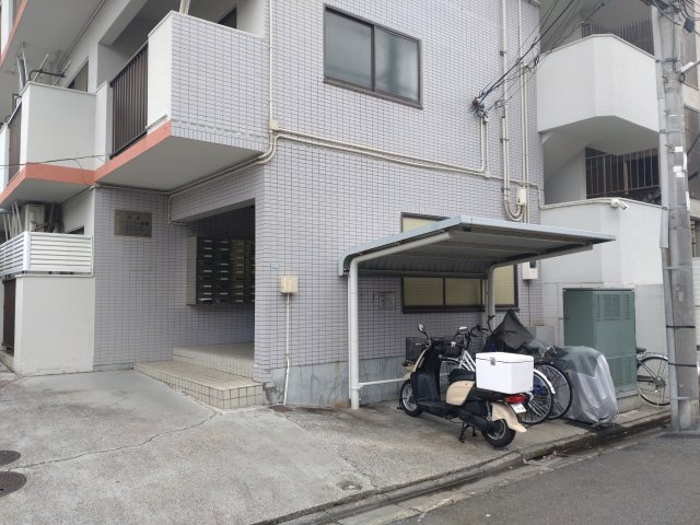 駐車場　駐車場に車を止められます