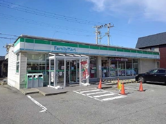 コンビニ　泉中央三丁目店（コンビニ）まで150m
