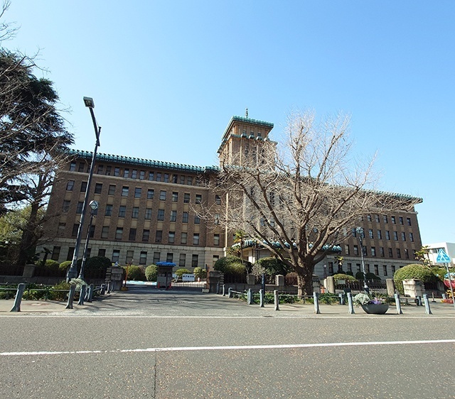 役所　神奈川県庁（役所）まで472m