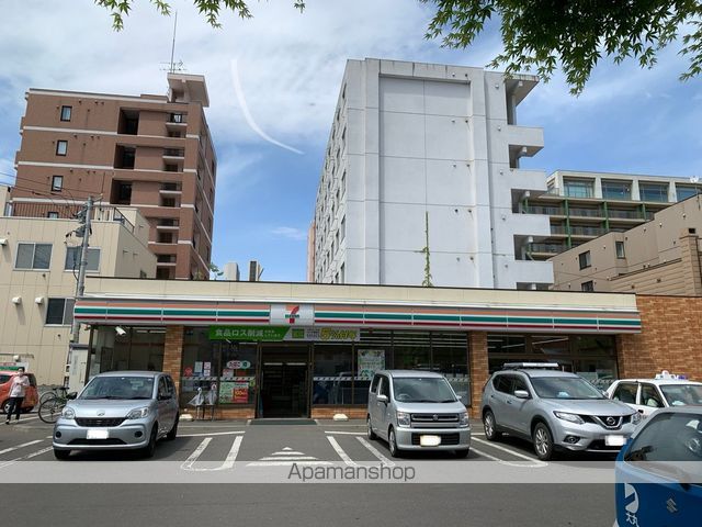コンビニ　セブンイレブン（コンビニ）まで215m