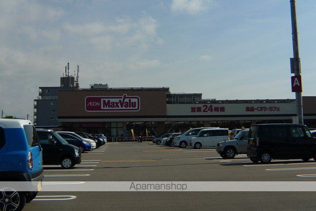 スーパー　マックスバリュ野々市店（スーパー）まで718m
