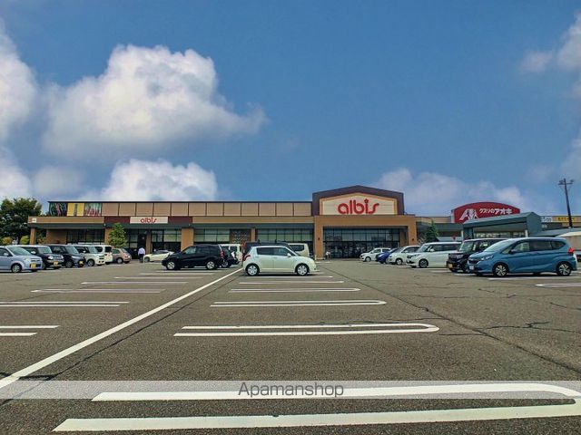 スーパー　アルビス（株）／野々市三納店（スーパー）まで676m