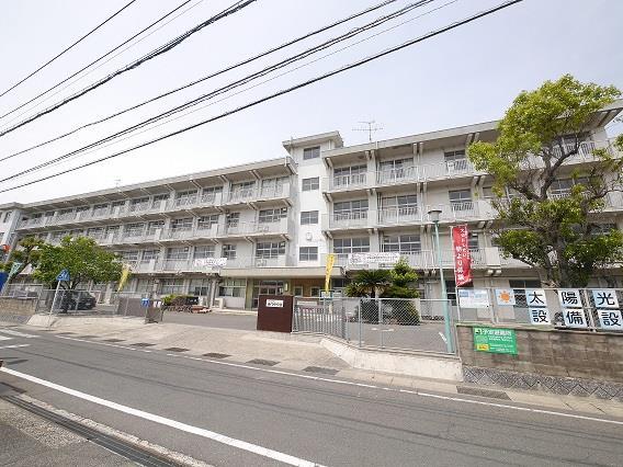 中学校　横代中学校（中学校）まで1000m