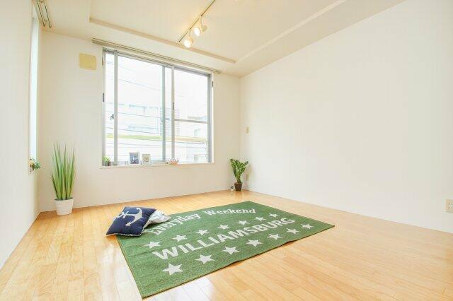 居室・リビング　※同じ間取りの違う部屋の写真…