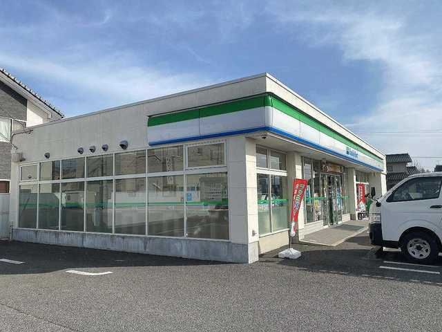 コンビニ　ファミリーマート佐久小田井店（コンビニ）まで180m