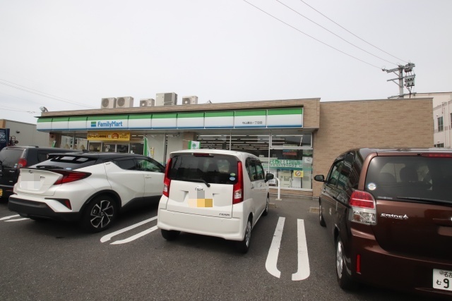 コンビニ　ファミリーマート 守山瀬古一丁目店（コンビニ）まで100m