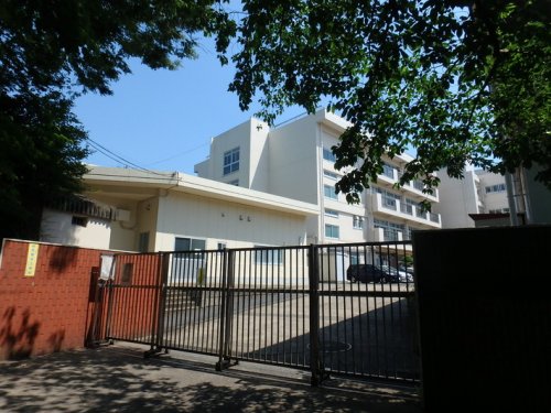 小学校　横浜市立市ケ尾小学校（小学校）まで957m
