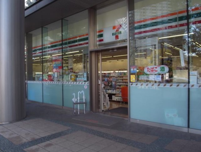 コンビニ　セブンイレブン豊洲3丁目店（コンビニ）まで225m