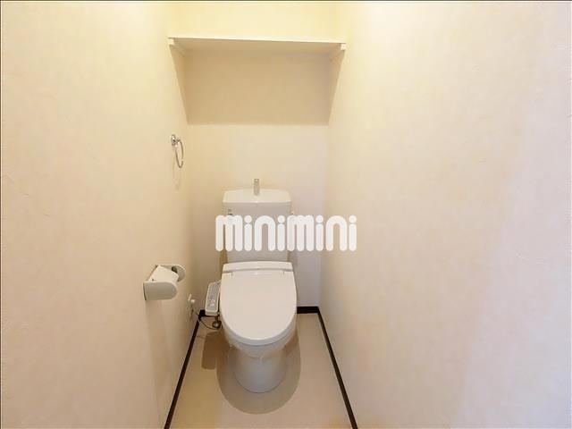 トイレ　温水洗浄機能の付いたトイレです。