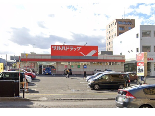 ドラックストア　ツルハドラッグ月寒店（ドラッグストア）まで82m