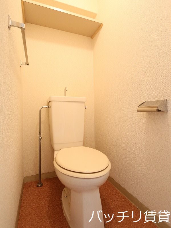 トイレ　別号室タイプの為、現状を優先致します。