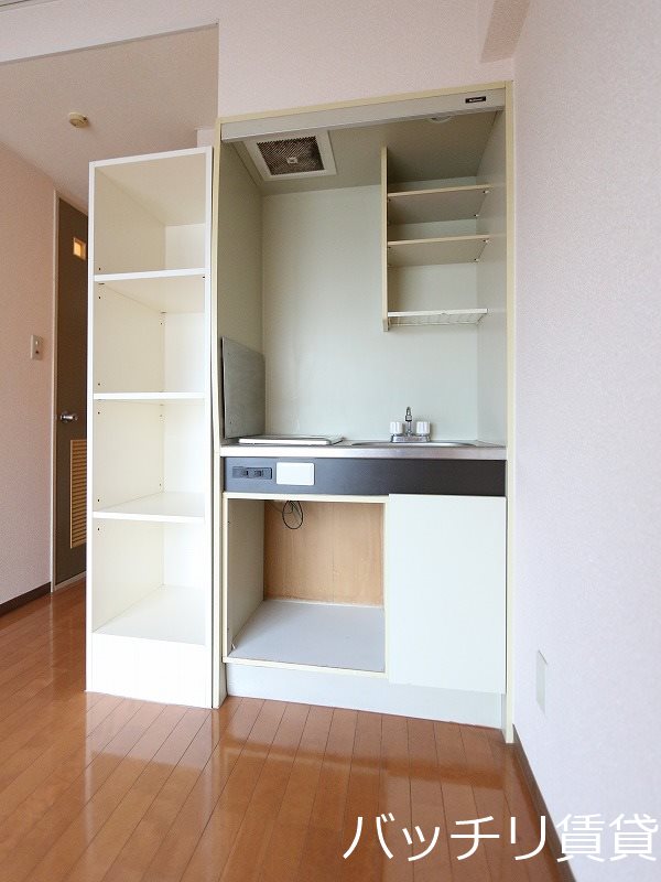 キッチン　別号室タイプの為、現状を優先致します。