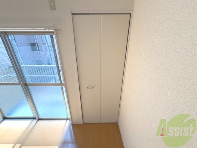 収納　リビングには、クローゼットが備え付けてあります。