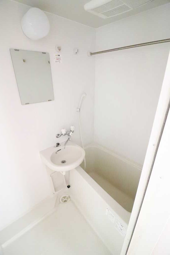 バス・シャワールーム　※同物件、別部屋になります。