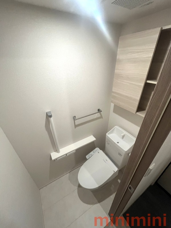 ＪＲ東海道本線 千里丘駅 徒歩7分 3階建 築1年のトイレ写真