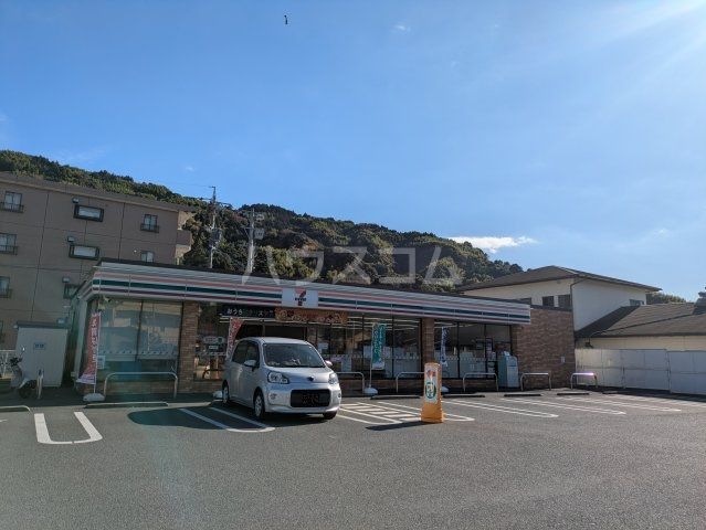 コンビニ　セブンイレブン静岡瀬名６丁目店（コンビニ）まで304m