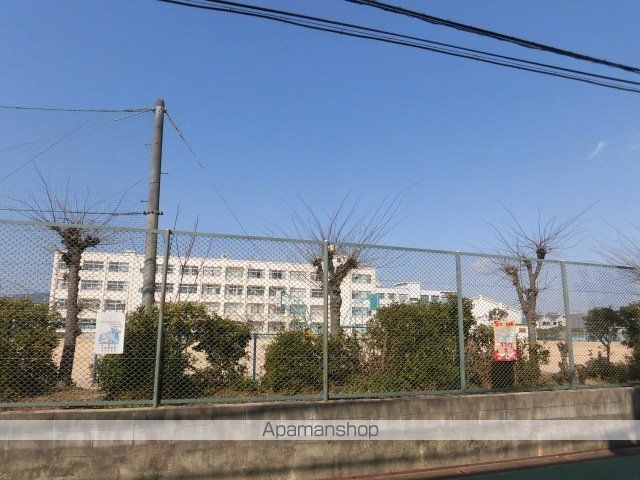 小学校　高槻市立松原小学校（小学校）まで618m