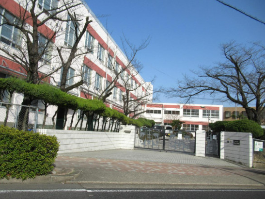 小学校　名古屋市立西山小学校（小学校）まで548m