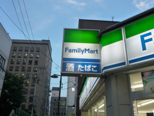 コンビニ　ファミリーマート北仙台駅前店（コンビニ）まで608m