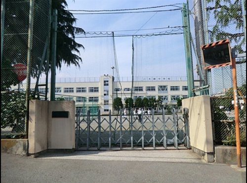 中学校　品川区立大崎中学校（中学校）まで912m
