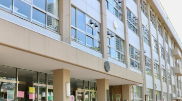 小学校　中央区立月島第一小学校（小学校）まで145m