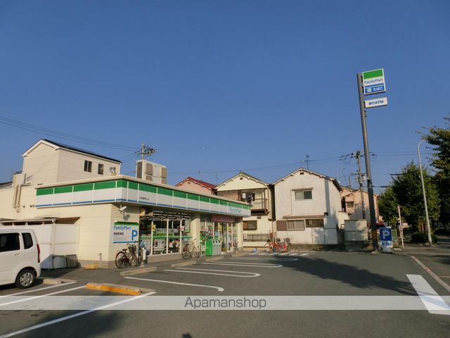 コンビニ　ファミリーマート（コンビニ）まで4900m