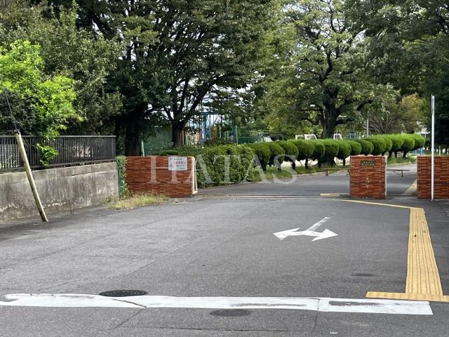 小学校　碧南市立新川小学校（小学校）まで1600m