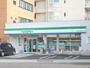 コンビニ　ファミリーマート（コンビニ）まで245m