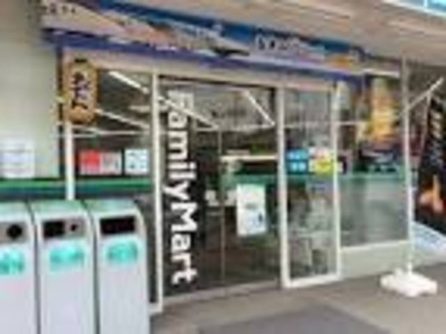 コンビニ　ファミリーマートかねひろ梶ケ谷店（コンビニ）まで547m