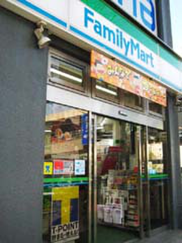 コンビニ　ファミリーマート渋谷桜丘町店（コンビニ）まで350m