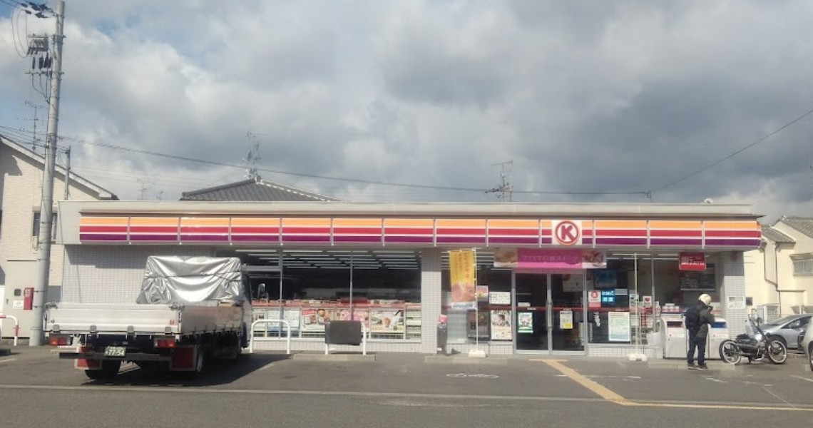 コンビニ　ファミリーマート（コンビニ）まで346m