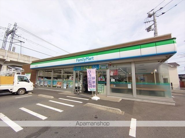コンビニ　ファミリーマート（コンビニ）まで965m