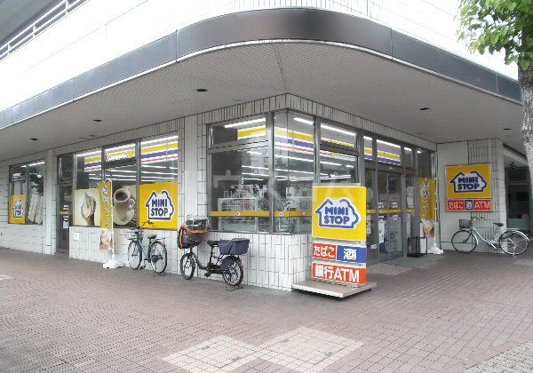 コンビニ　ミニストップ 足立綾瀬１丁目店（コンビニ）まで540m