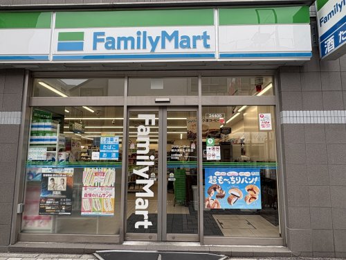 コンビニ　ファミリーマート 横浜伊勢佐木町店（コンビニ）まで201m