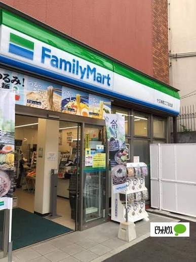 コンビニ　ファミリーマート十三本町二丁目店（コンビニ）まで222m